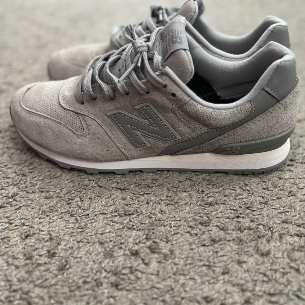 New Balance 696 - Picture 3 of 5